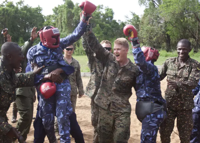 Marine Fighter Air Squadron 312, the Checkerboarders : 海军战斗机航空中队312，棋盘手