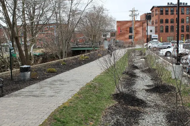 Woonasquatucket River Greenway Project : 伍纳斯卡塔基特河绿道项目