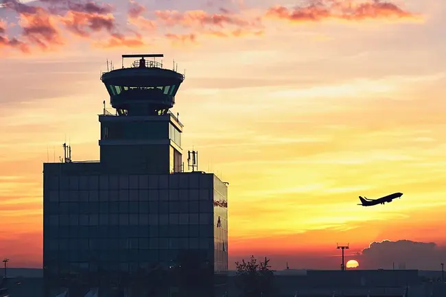 Air Traffic Control Tower : 空中交通管制塔