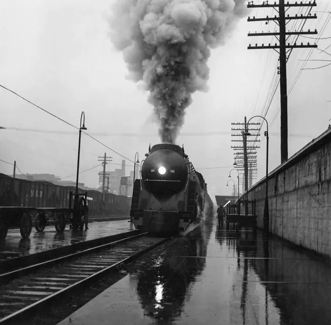 AM-1300, FM-100.9, Charleston, West Virginia : AM-1300，FM-100.9，西弗吉尼亚州查尔斯顿