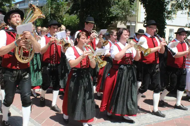 Weycer, Kaplan, Pulaski, & Zuber, P. C. : 韦瑟、卡普兰、普拉斯基和祖伯，P.C.