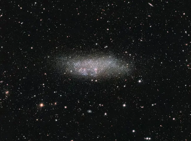 Wolf-Lundmark-Melotte Galaxy : 沃尔夫·伦德马克·梅洛特银河