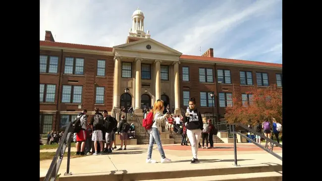 West Las Vegas High School : 西拉斯维加斯高中