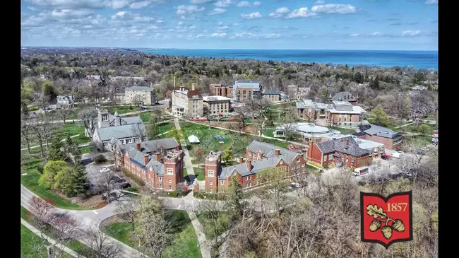 Lake Forest College : 湖森林学院