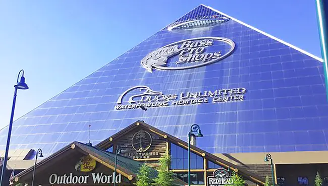 Bass Pro Shops : 低音专业商店