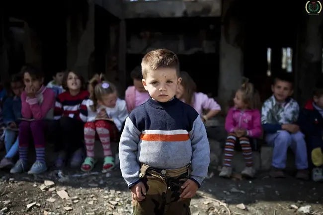 Orphaned Albanians Knowing The Saviour : 了解救世主的孤儿阿尔巴尼亚人