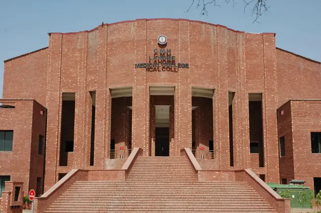 Lahore Grammar School : 拉合尔文法学校