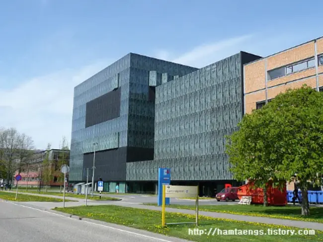 University LIBrary : 大学图书馆