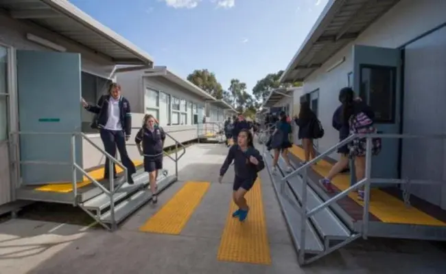 West Suburban Montessori School : 西郊蒙特梭利学校