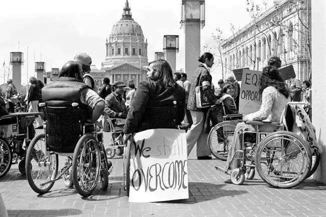 People Understanding The Severly Handicapped : 了解残疾人的人