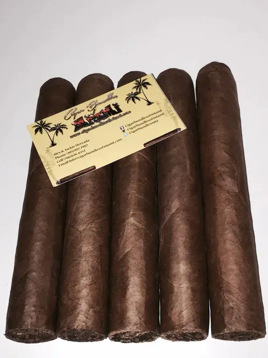 Genuine Counterfeit Cuban Cigar : 假冒古巴雪茄
