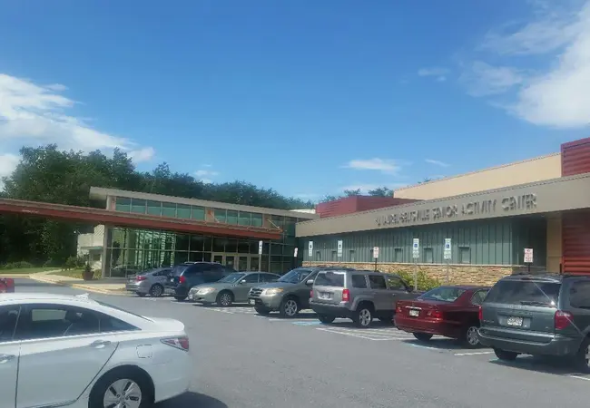 West Branch Senior Center : 西分行高级中心