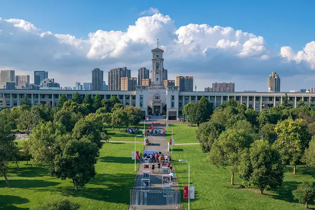 University Campus : 大学校园