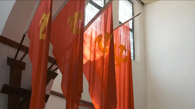 Communist Philippine Party : 菲律宾共产党