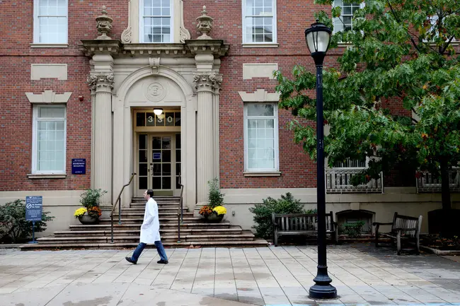 Yale University School of Medicine : 耶鲁大学医学院