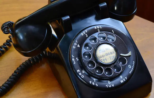 Telephone Answering Machine : 电话应答机