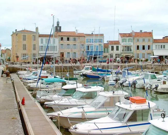 Port De Plaisance : 普莱森斯港