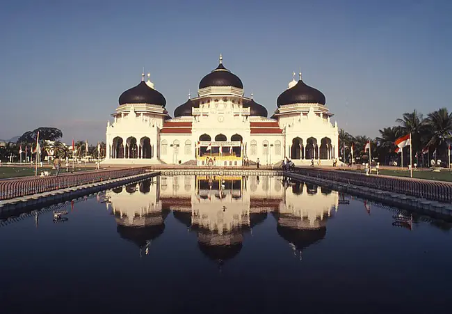 Nangroe Aceh Darussalam : 南格罗亚齐达鲁萨兰国