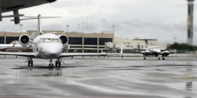 Los Angeles International Airport : 洛杉矶国际机场