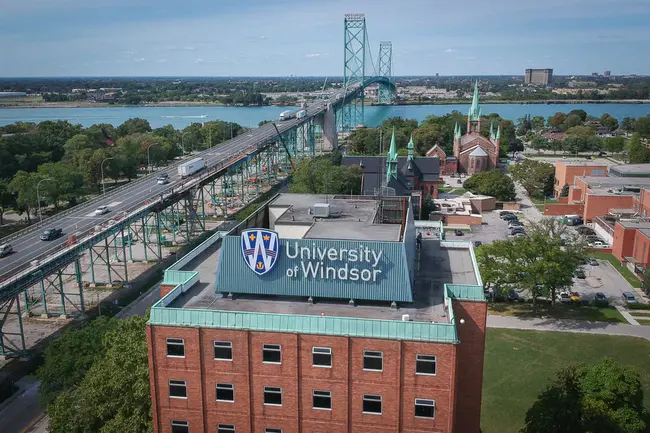 University of Windsor : 加拿大温莎大学