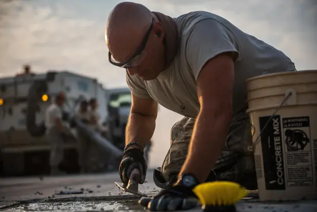 Civil Engineering Technician : 土木工程技术员