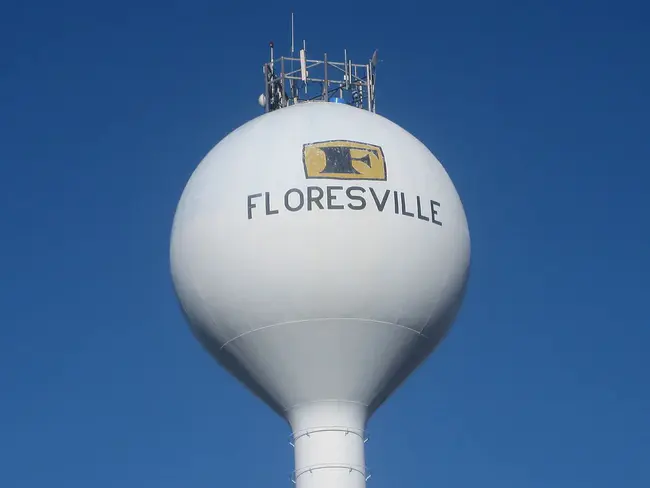 Floresville, TX : TX弗洛里斯维尔