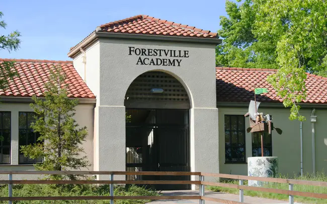 Forestville, CA : CA福里斯特维尔