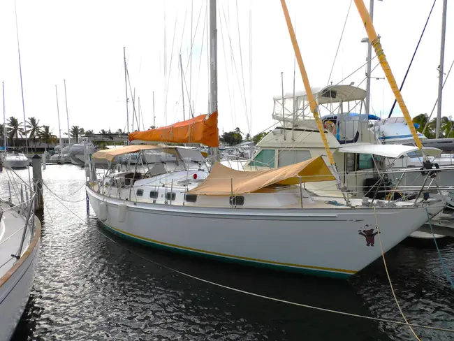 Brewer Yacht Yard at Greenport, Greenport, New York : 纽约绿港布鲁尔游艇场