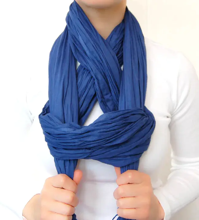 Scarf : 围巾