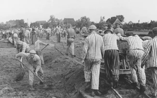 KonzentrationsLager (Concentration camp) : 空滤器（集中营）