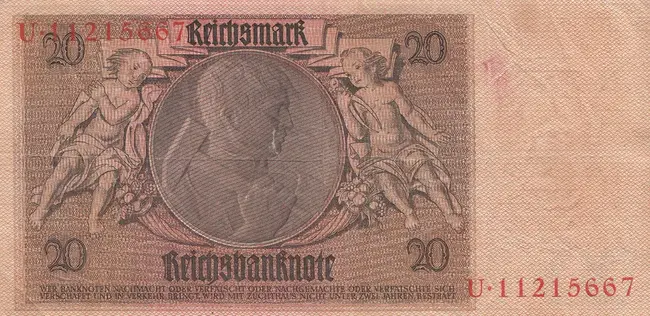 ReichsMark (German national currency during and just before World War II) : 德国马克（二战期间和二战前的德国国家货币）