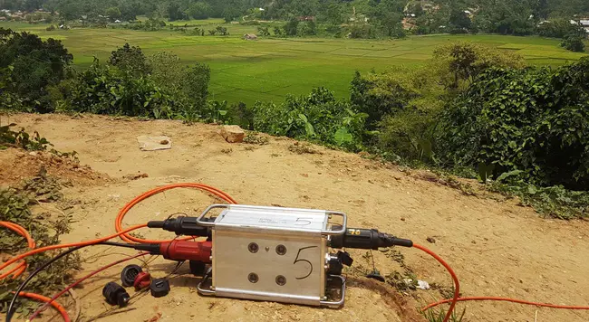 VectorSeis Remote Seismic Recorder : 矢量地震远程地震记录仪