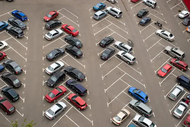 Parking : 停车场