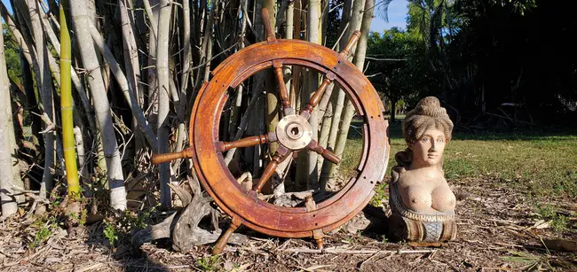 Antique Ship Wheel : 仿古船轮