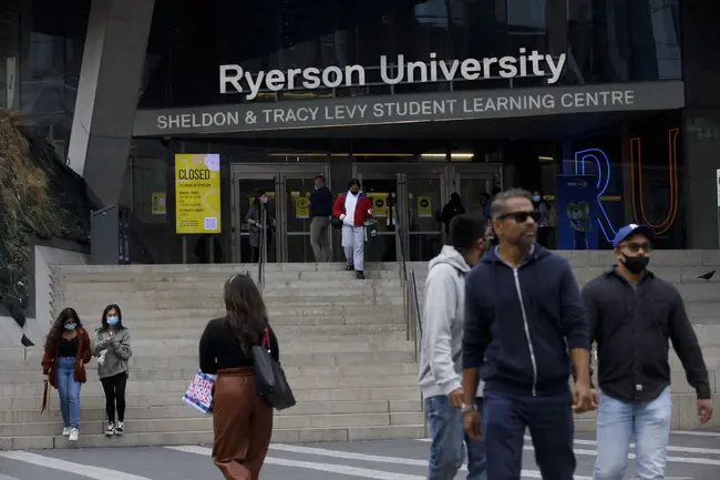 Ryerson University Library and Archives : 赖尔逊大学图书馆和档案馆