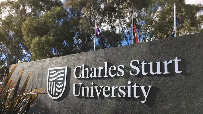 Charles Sturt University : 查尔斯·斯图特大学