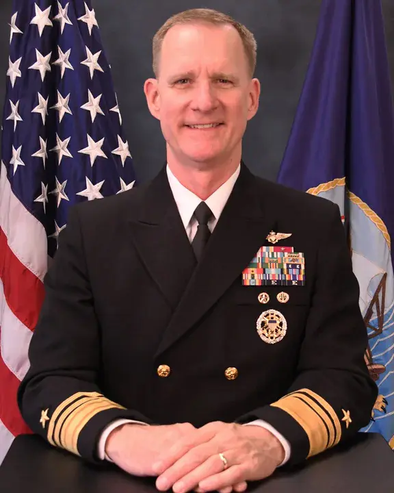 COMmander, NAVal SEA SYStems COMmand : 海军海上系统司令部指挥官