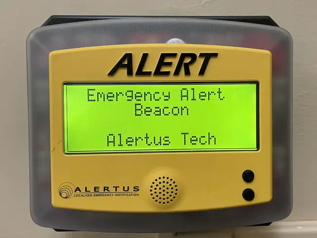 Emergency Locator Beacon : 紧急定位信标
