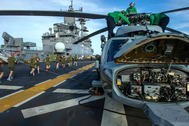 Joint Shipboard Helicopter Operations : 联合舰载直升机行动