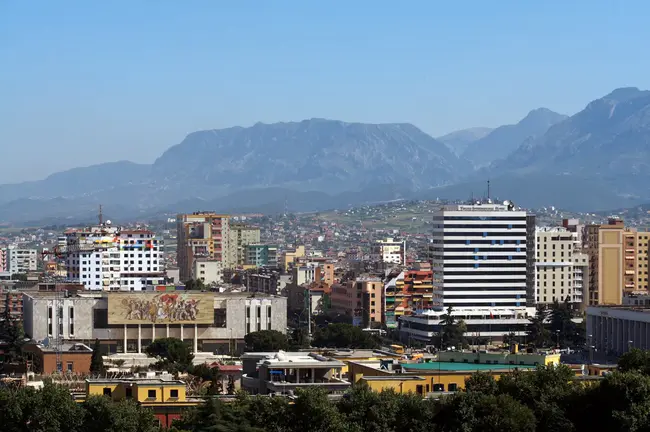 Tirana Business University : 地拉那商学院