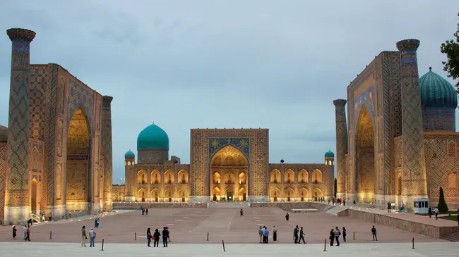 Samarqand Davlat Universiteti : 萨马尔罕达夫拉特大学