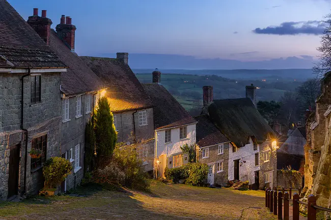 Shaftesbury : 沙夫茨伯里