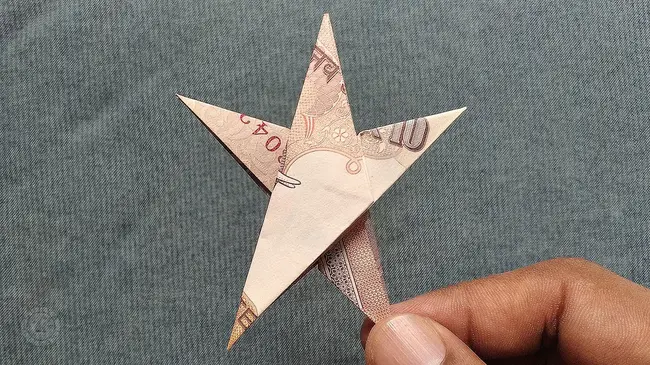 Can Origami Really Start Anarchy In Russia? : 折纸真的能在俄罗斯开始无政府状态吗？