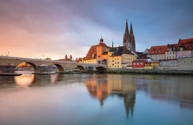 Regensburg-Oberhub, S-Germany : 雷根斯堡-Oberhub, S-德国