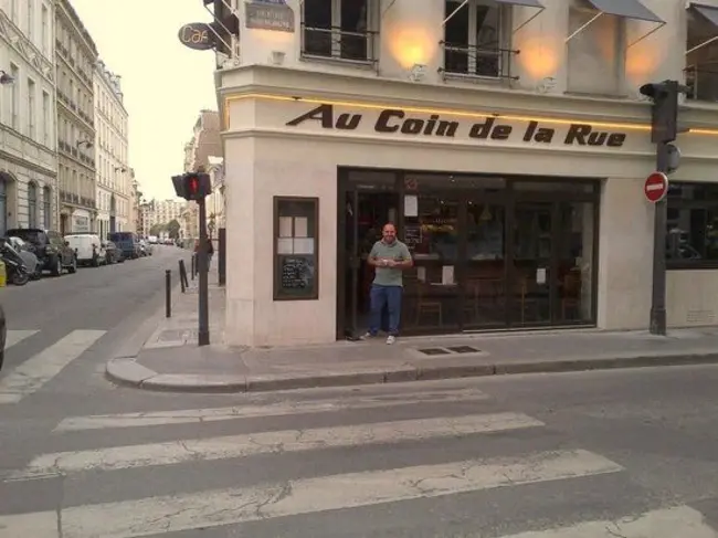 Bar-sur-Seine, S-France : 法国南部塞纳河畔巴尔