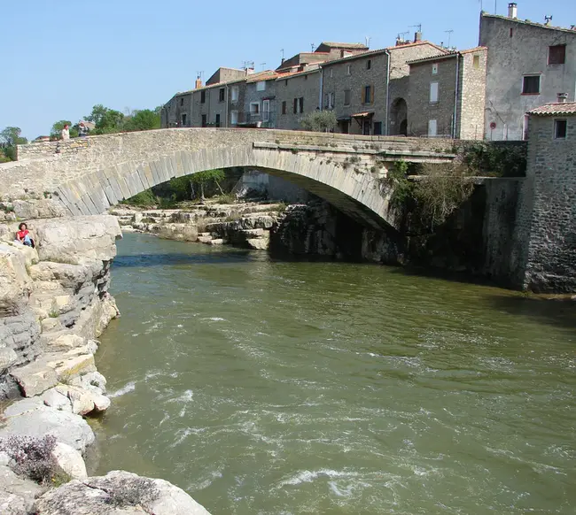 Lezignan-Corbieres, S-France : 法国南部莱齐尼昂-科比埃