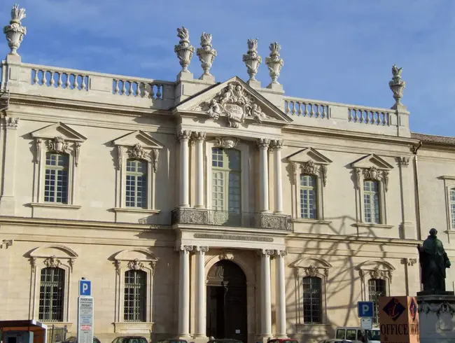 Carpentras, S-France : 卡庞特拉，法国南部