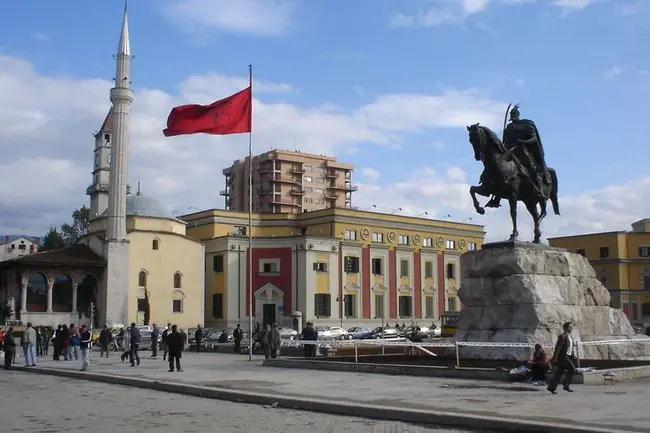 Tirana-Lapraka, Albania : 阿尔巴尼亚地拉那-拉普拉卡