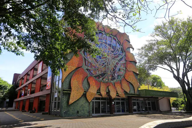 Colegio Universitario de Estudios Financieros : 大学金融学院