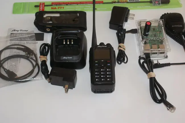 Hand Transceiver : 手持收发器